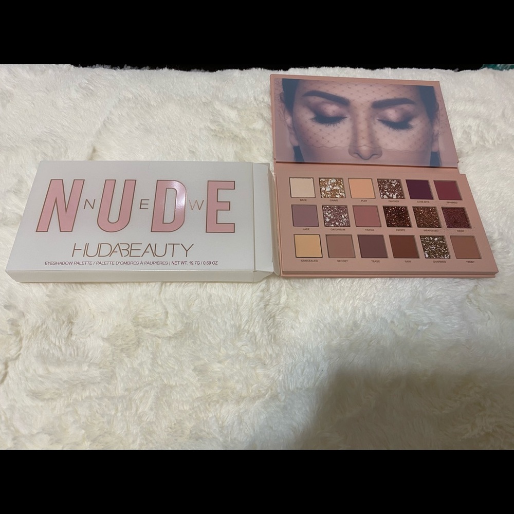 HUDA BEAUTY New Nude Eyeshadow Palette